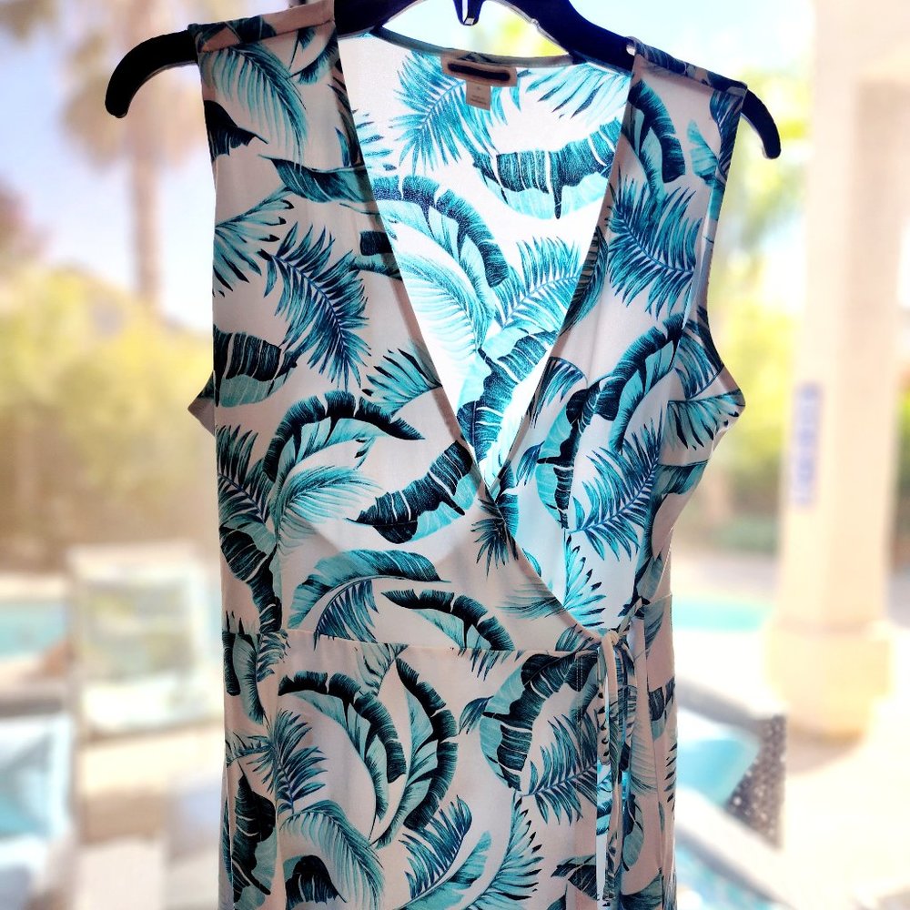 Teal & White sleevless top with cross tie